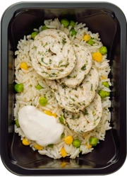 Куриный рулет со шпинатом и рис с овощами