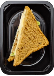 Сэндвич с куриной грудкой и яйцом