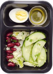 Зеленый салат с фасолью и ароматным маслом