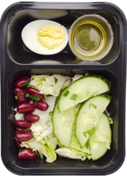 Зеленый салат с фасолью и ароматным маслом