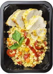 Запеченное филе индейки с булгуром и овощами